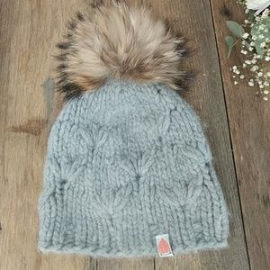 STIK - Gray motley beanie w/ (removable) fur pom